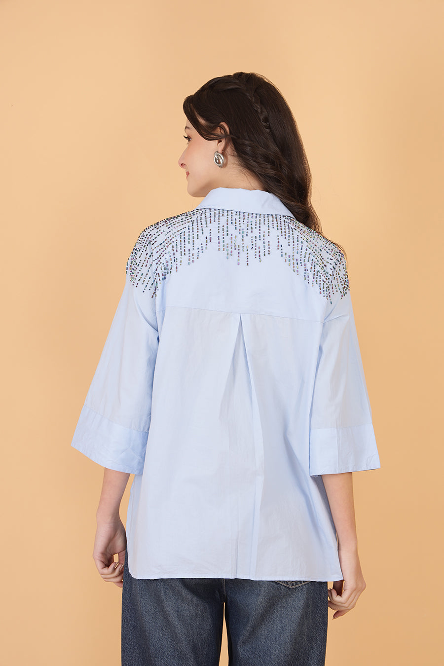 Casual women’s sequin shirt in light blue, paired with wide-leg jeans