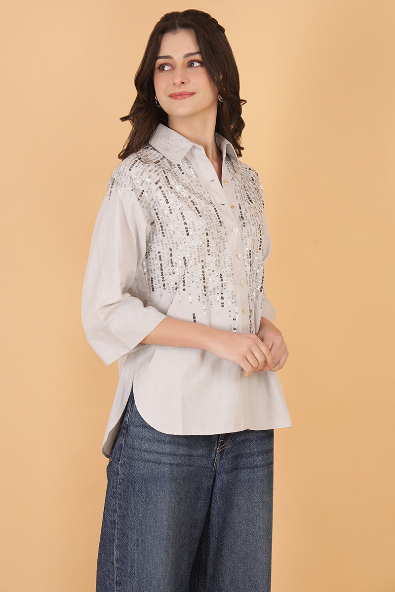 Women's button-down shirt with shimmer details and relaxed fit jeans
